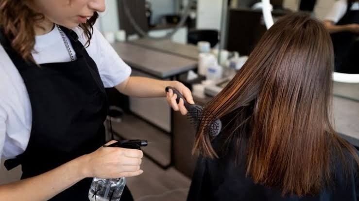 How to Maintain Your Hairstyle Between Salon Visits
