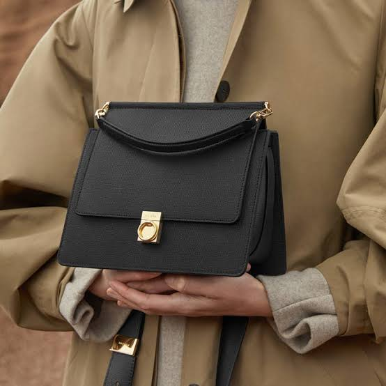Pourquoi Polene France domine la mode de luxe européenne