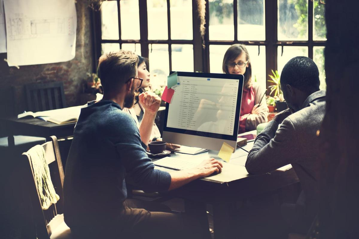 How Industry Experts Can Share Their Knowledge Through Guest Blogging in Kent