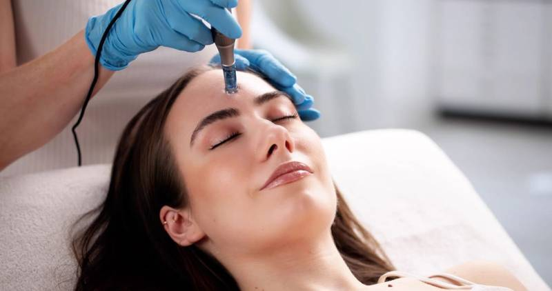 Microneedling Treatment with PRP in Dubai for Skin Texture