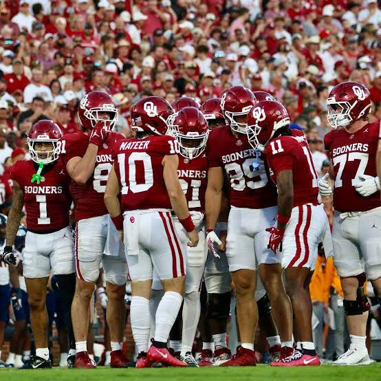 Oklahoma WR Isaiah Sategna was eadyin the direction of Return Punt for Touchdown