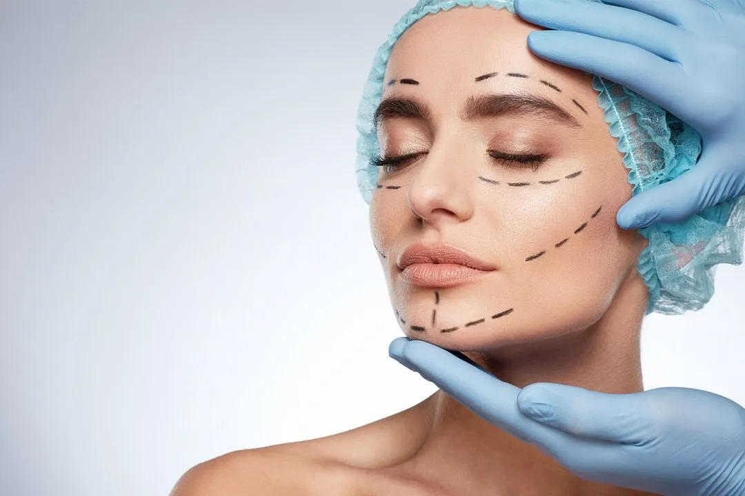 جراحة التجميل للوجه في الرياض: متى تكون الخيار الأفضل لك؟