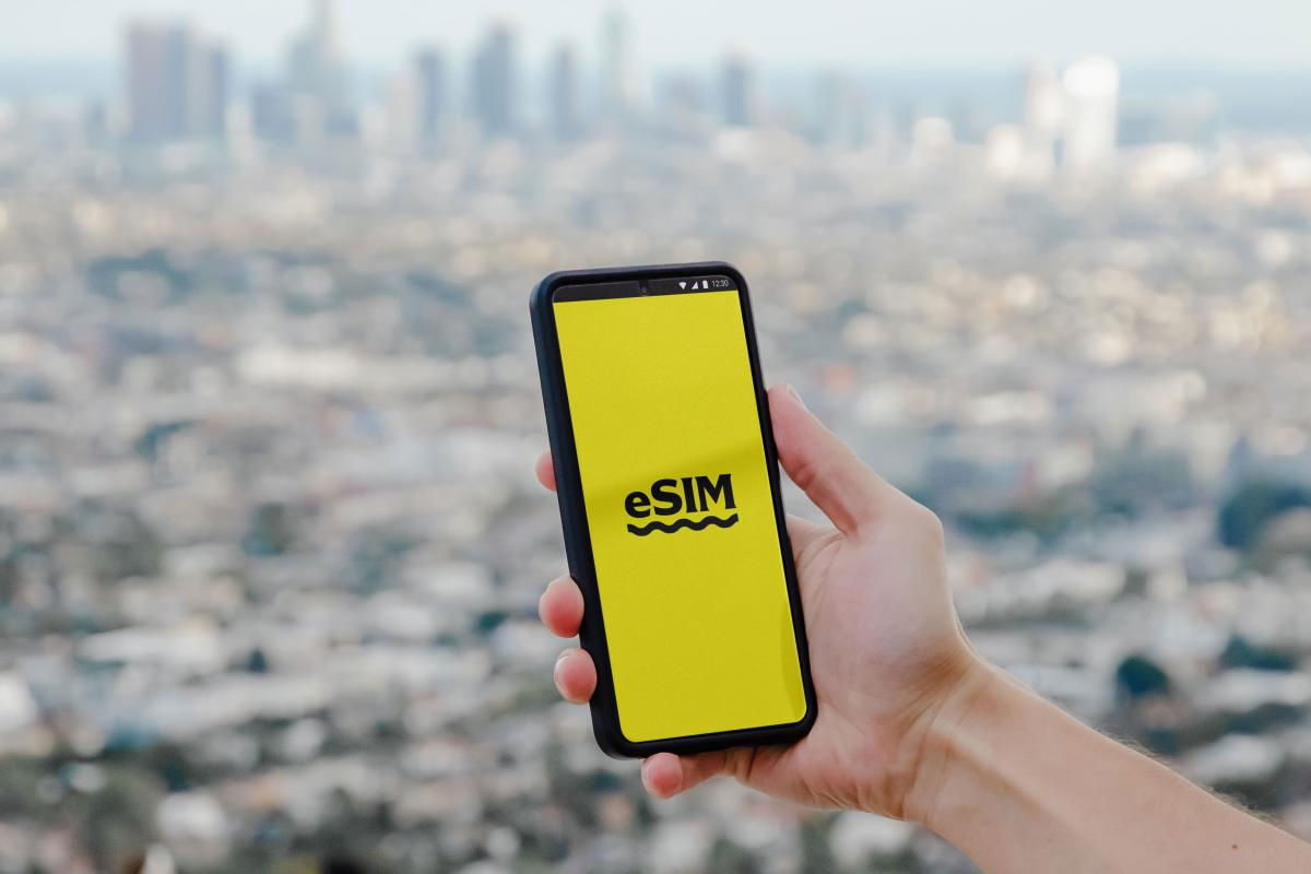 Travel eSIM: A Simple Way to Stay Connected While Traveling Abroad