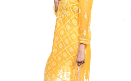 The Elegant Appeal of a Hand Embroidered Lucknowi Georgette Kurti