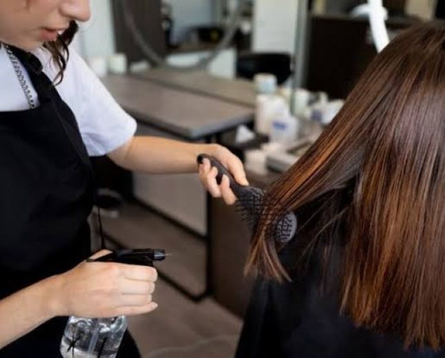How to Maintain Your Hairstyle Between Salon Visits